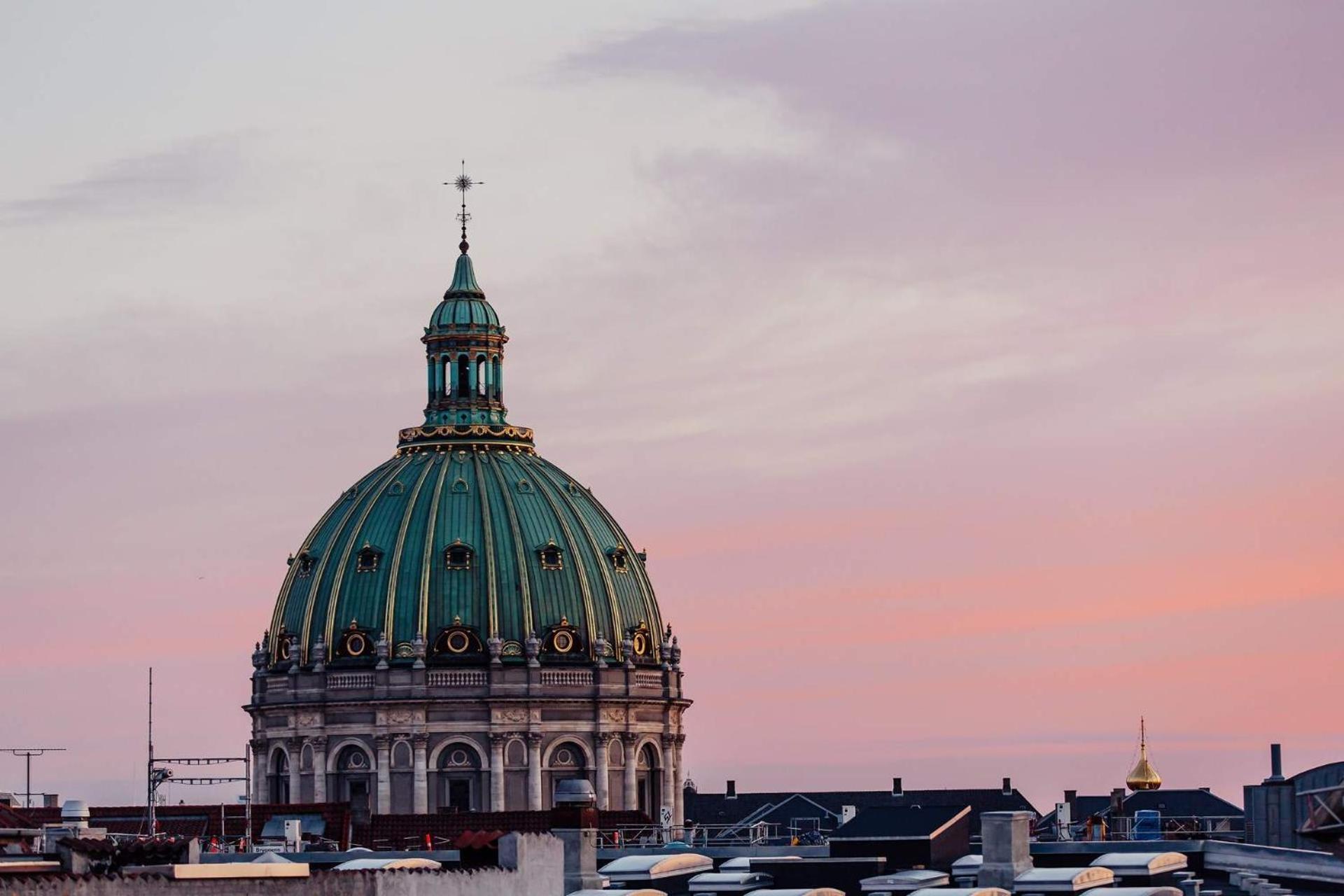 Beautiful 2-bed In Location Apartment Copenhagen